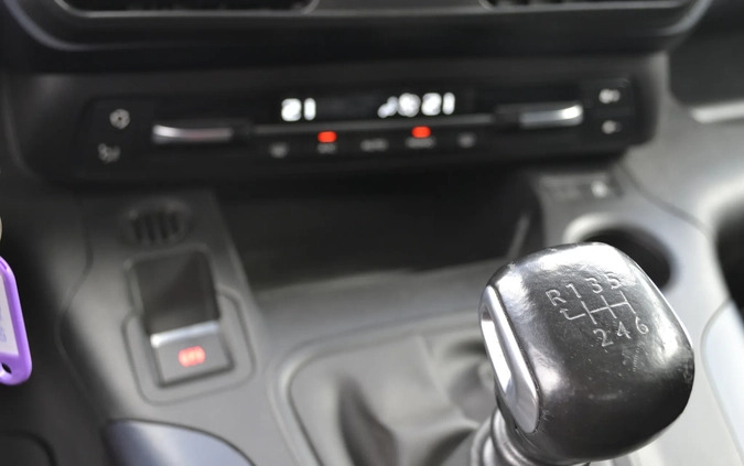 Peugeot Rifter cena 55555 przebieg: 148030, rok produkcji 2018 z Serock małe 562